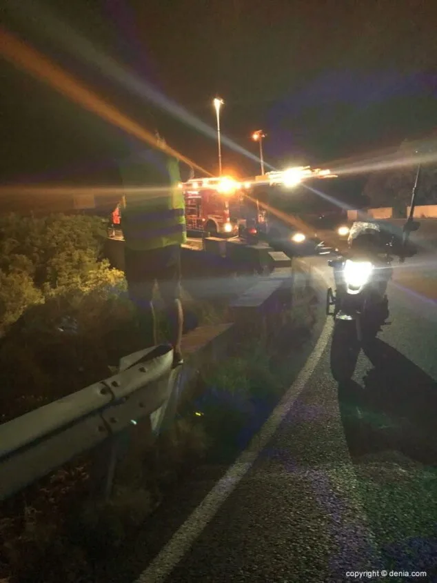 bomberos en el accidente de la carretera de les planes