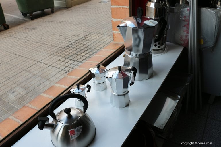 Cafetera-y-tetera-Coloma-2