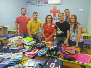 donacion de material escolar a cruz roja denia
