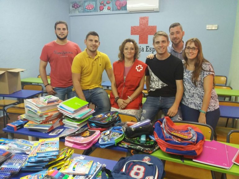 Donación de material escolar a Cruz Roja Dénia