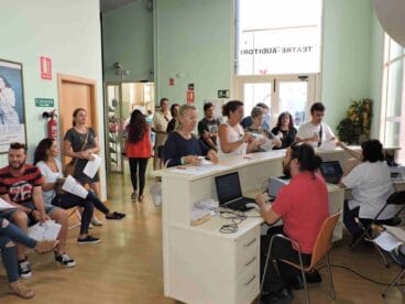 Donantes esperando en el Maratón de Donación de Sangre
