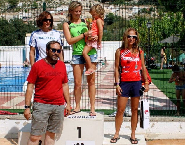 elisa garcia en el podio de tollos