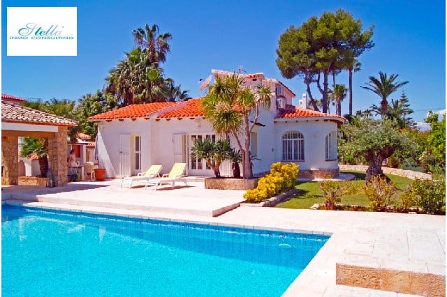 fachada y piscina de la villa stella inmo consulting