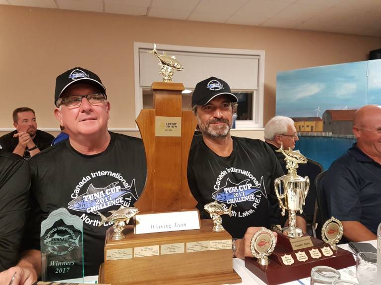 hermanos aguiriano en la copa internacional de pesca de atun gigante