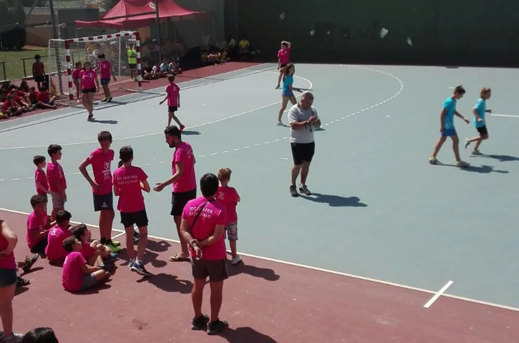 La Falla Baix La Mar celebró su concurso de <em>'Arròs a Banda'</em/ nocturno 1 jugando al futbol sala