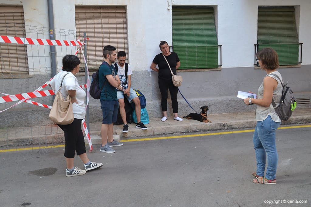 ma jose ripoll escuchando a los vecinos afectados