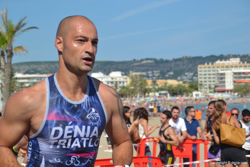 marcelo moreno saliendo del agua