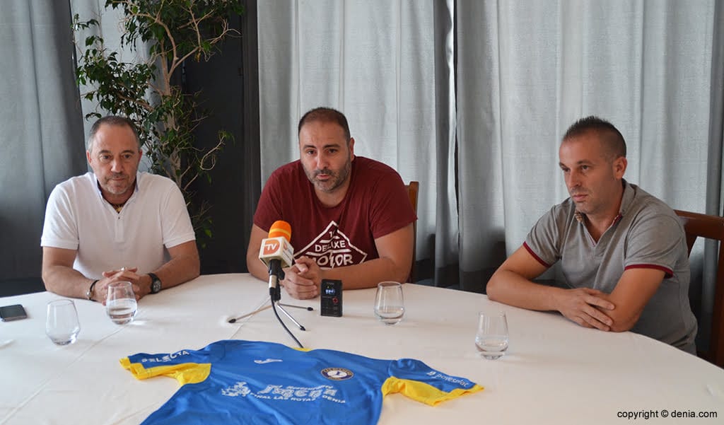 El CFS Dianense se presentó en sociedad con un proyecto ambicioso 1 mengual flanqueado por mena y luismi bonet