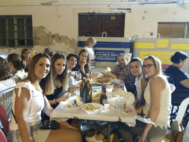 La Falla Baix La Mar celebró su concurso de <em>'Arròs a Banda'</em/ nocturno 8 mesa toni bombo