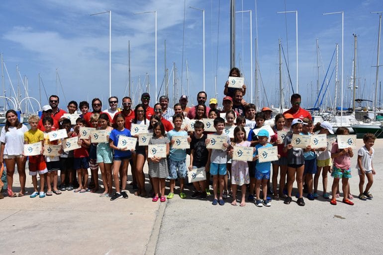 Monitores con los más peques de la Escuela de Verano
