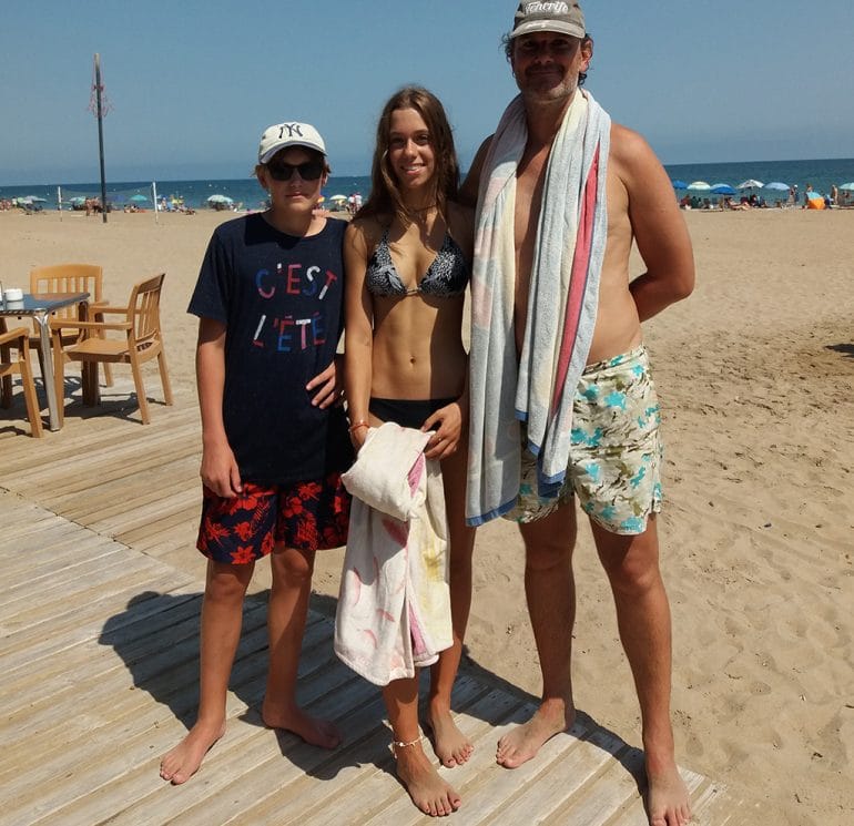 Orianne Marrel con su padre y hermano