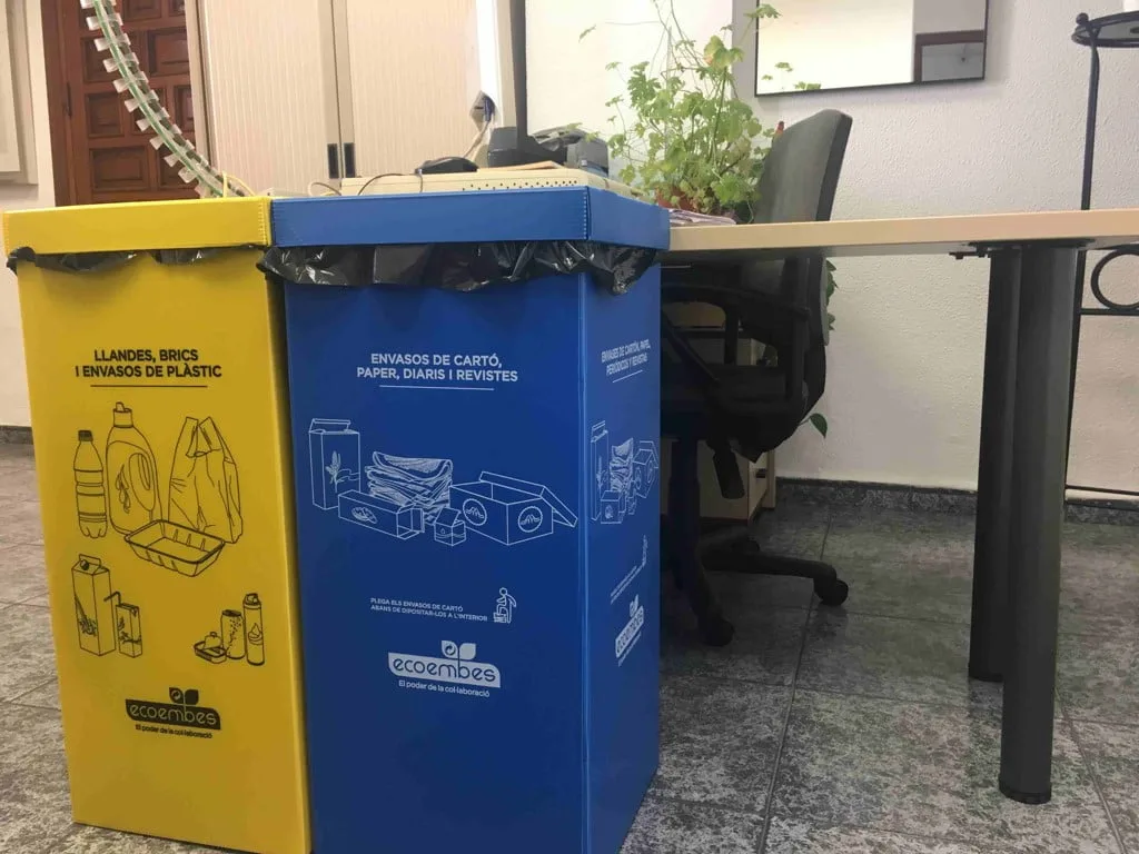 papeleras de reciclaje en el ayuntamiento de denia