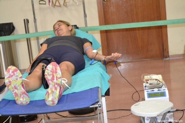 una donante durante la extraccion