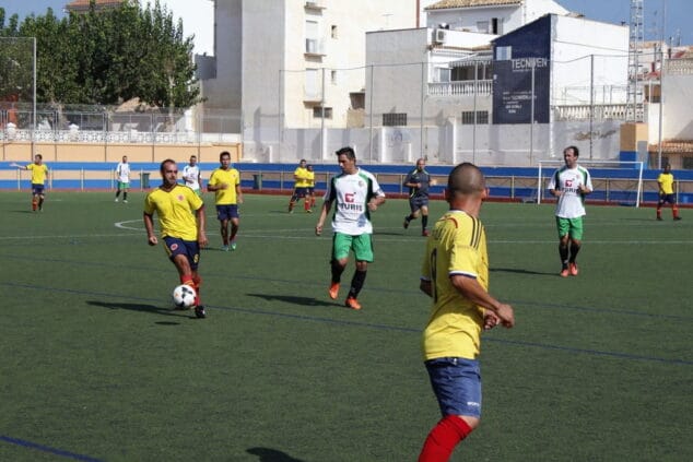 uno de los partidos de la liga de futbol de veteranos del 2017