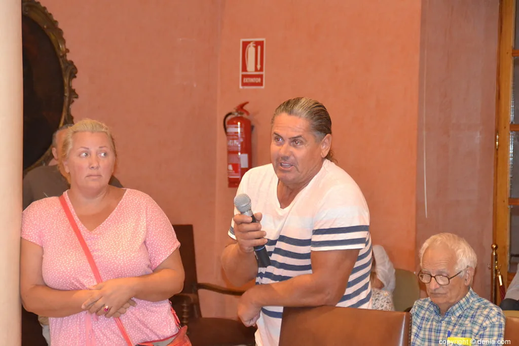 Los habitantes desalojados del edificio 'Suertes del Mar' podrán retornar a sus casas en breve tiempo 1 vecinos del edificio suertes del mar en el pleno