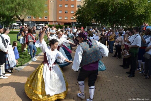 11 dianium dansa celebra el 9 doctubre bailes tradicionales