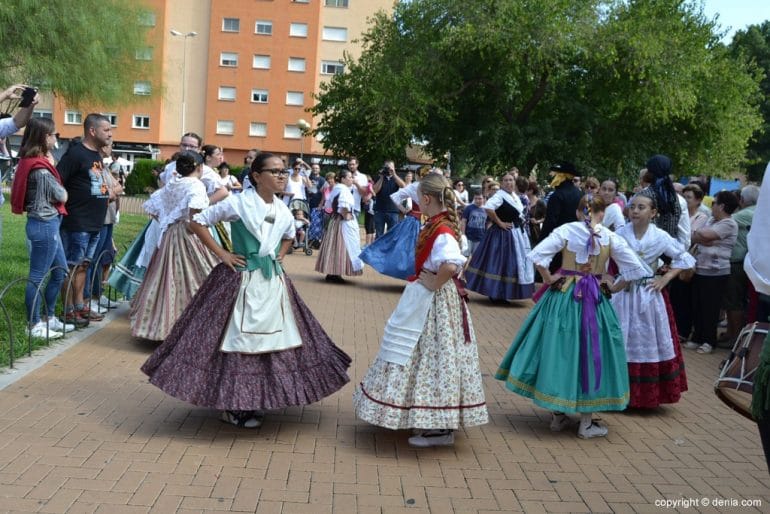 Dianium Dansa celebra el 9 d'Octubre - Bailes tradicionales