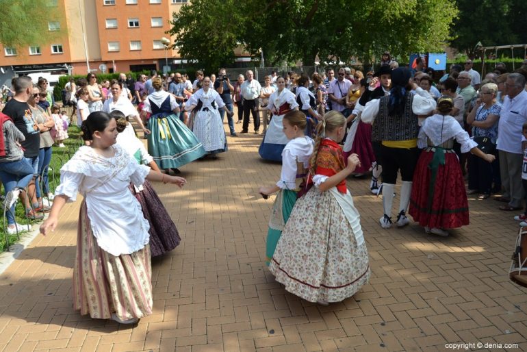 Dianium Dansa celebra el 9 d'Octubre - Niños bailando