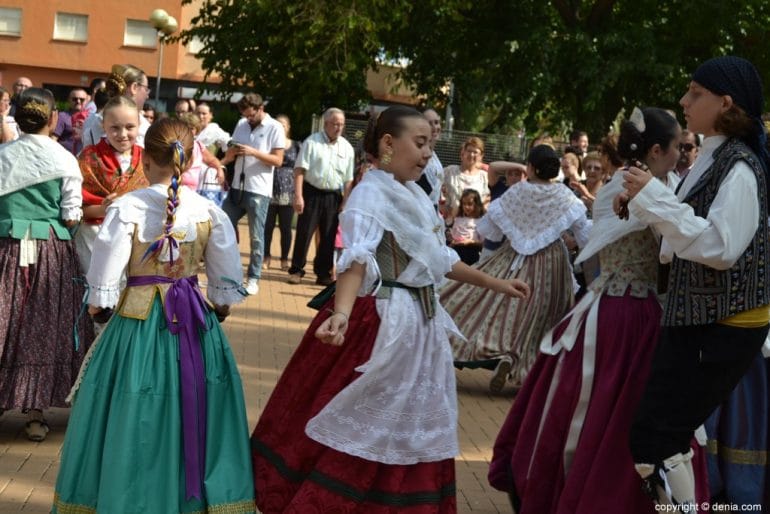 Dianium Dansa celebra el 9 d'Octubre - Niños bailando