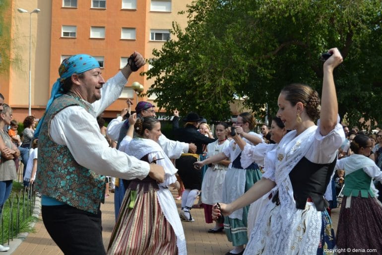 Dianium Dansa celebra el 9 d'Octubre - Danzas populares