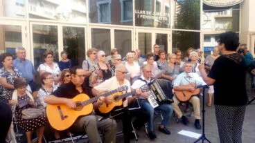 Actuación del Hogar de Jubilados en el 9 d’Octubre del PP