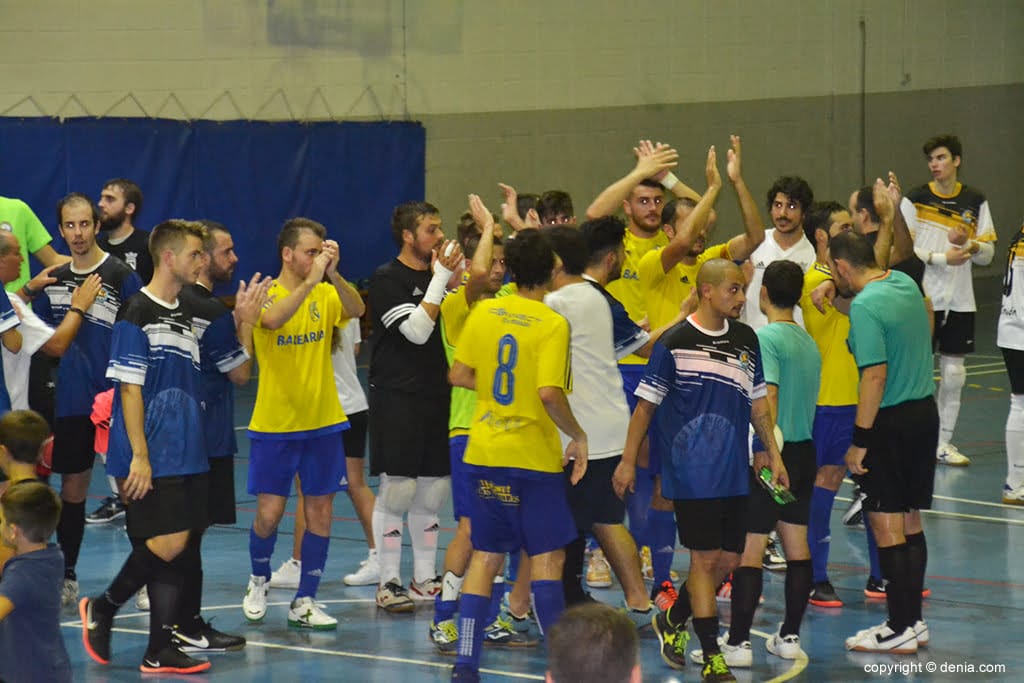 Curro lleva al Dénia Futsal a una gran victoria sobre La Unión FS (5-4) 4 agradeciendo el apoyo de la aficion
