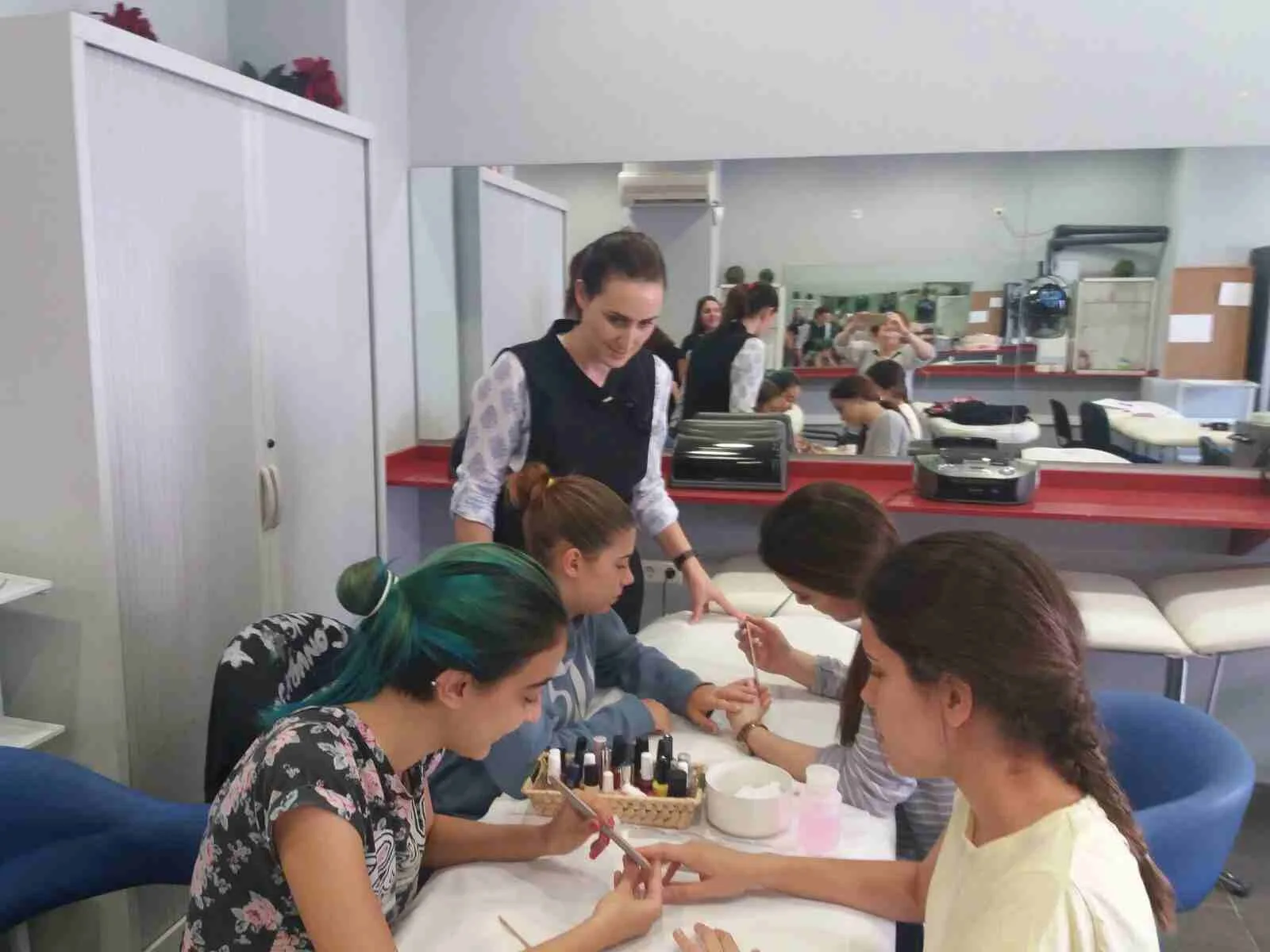 Una treintena de jóvenes de la comarca enfocan su futuro laboral gracias a Creama 2 alumnado en los cursos de creama