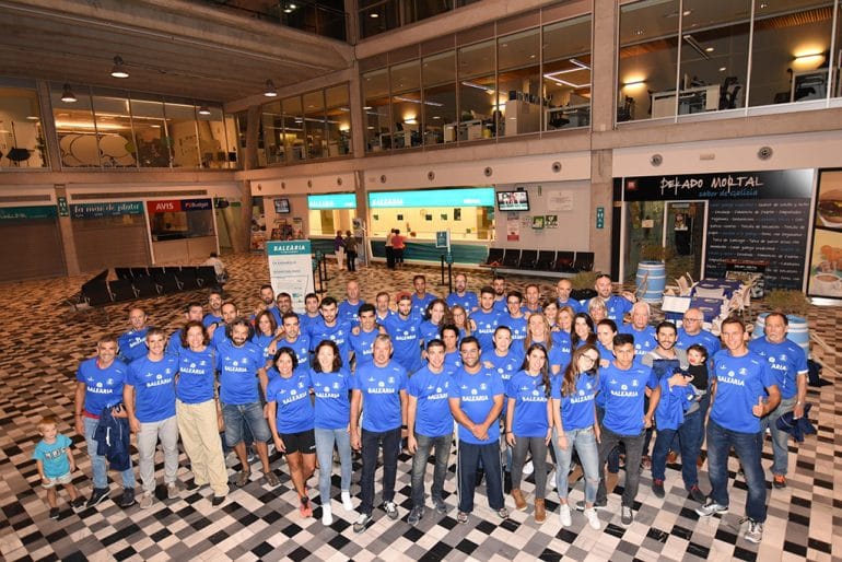 Atletas del CA Baleària Diànium en Baleària Port