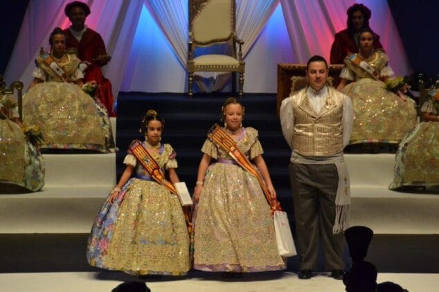 Las falleras mayores de Dénia visitan los municipios de Sueca y Torrent 2 carla vinaroz en torrent