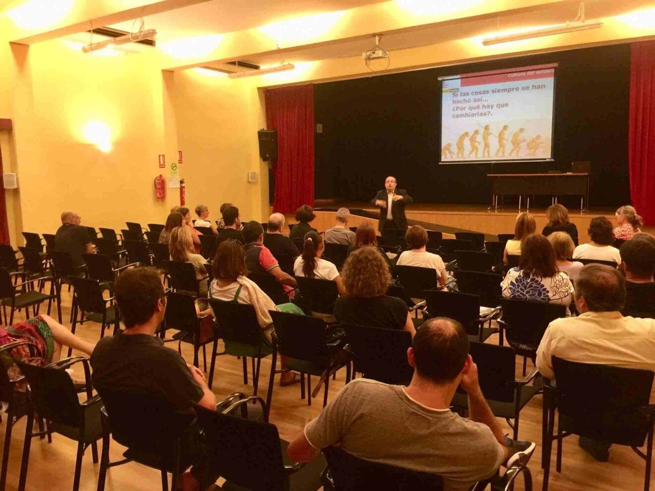 Charla del programa 'Educant en present'