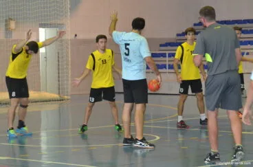 defensa de los jugadore del garbi denia