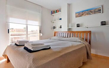 Dormitorio amplio Aguila Rent a Villa
