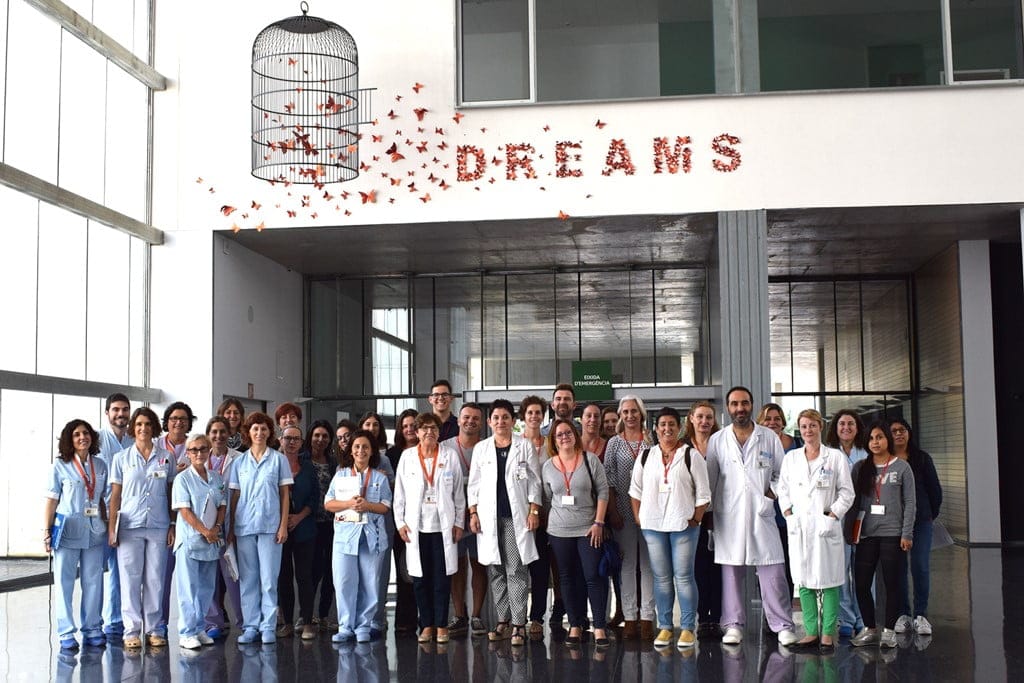 estudiantes que realizan practicas en el hospital de denia