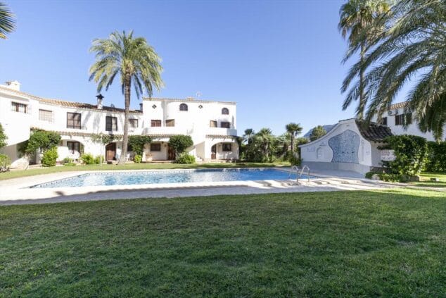 exterior quality rent a villa