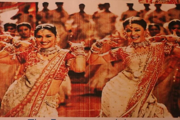 Gran fiesta <em>'A night of Bollywood Dance & Music' </em> en The Everest Nepali & Indian Restaurant 4 fiesta en the everest