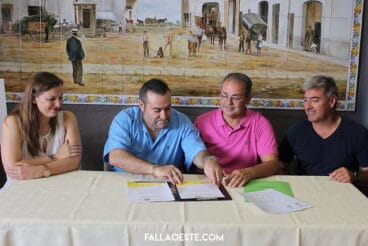 Firma del contrato con Palacio i Serra