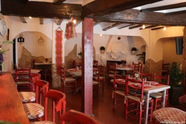 Interior Khao Gaeng Thai Street Food