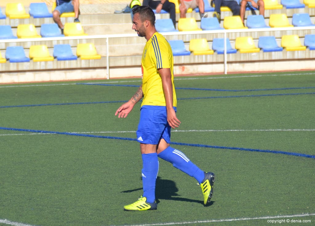 javi hernandez uno de los jugadores destacados ante la ue tavernes