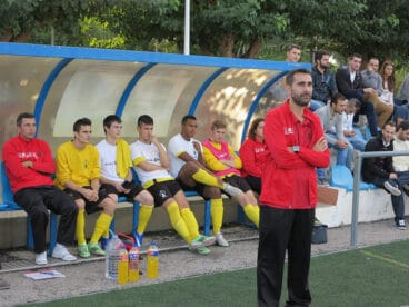 javi signes dirigiendo a la ud ondarense