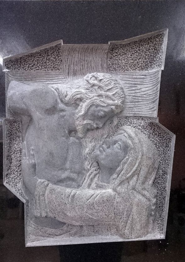 lapida en negro de marbrestone 590x837