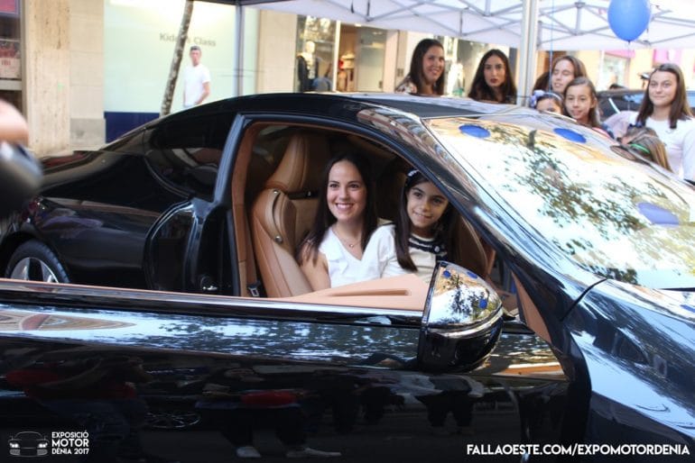 Las falleras mayores de Dénia en la Expo del Motor