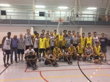 las plantillas de dbu y denia basquet en joan fuster