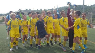 los alevines de la em fb denia felices tras su triunfo