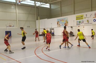 los cadetes del denia basquet ante el montemar