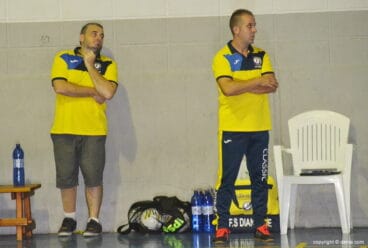 Luismi Bonet dirigiendo al CFS Dianense-Rte Mena