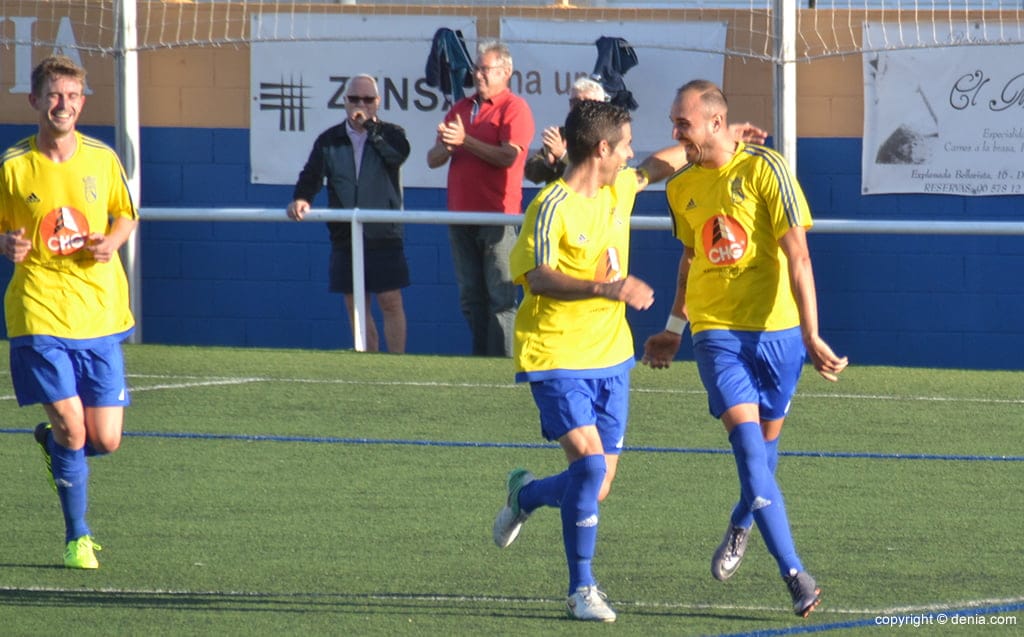 panucci celebrando uno de los goles