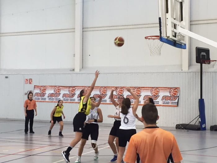 partido infantil femenino del denia basquet