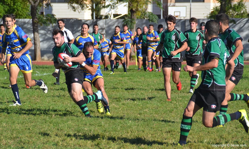 placaje de un jugador dianense