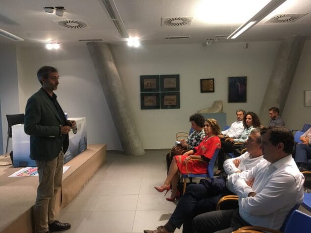 ponente del curso sobre territorios