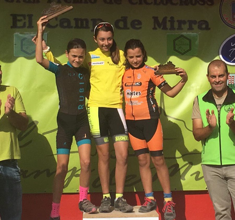 raquel perez en el podio 1